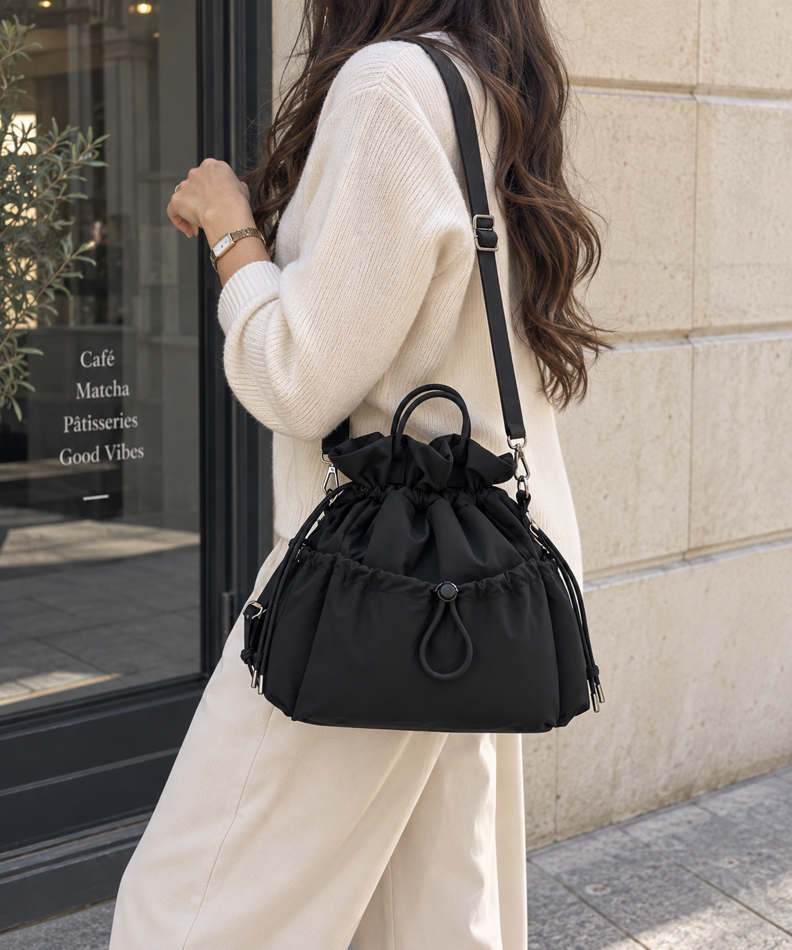 Sac repas isotherme noir MYLEVI porté en bandoulière